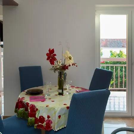 Nives Holiday Apartment Podstrana