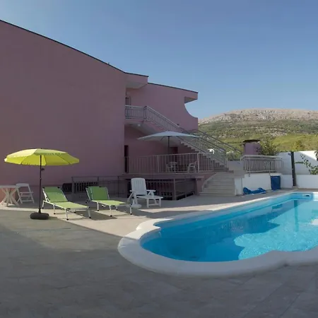 Nives Holiday